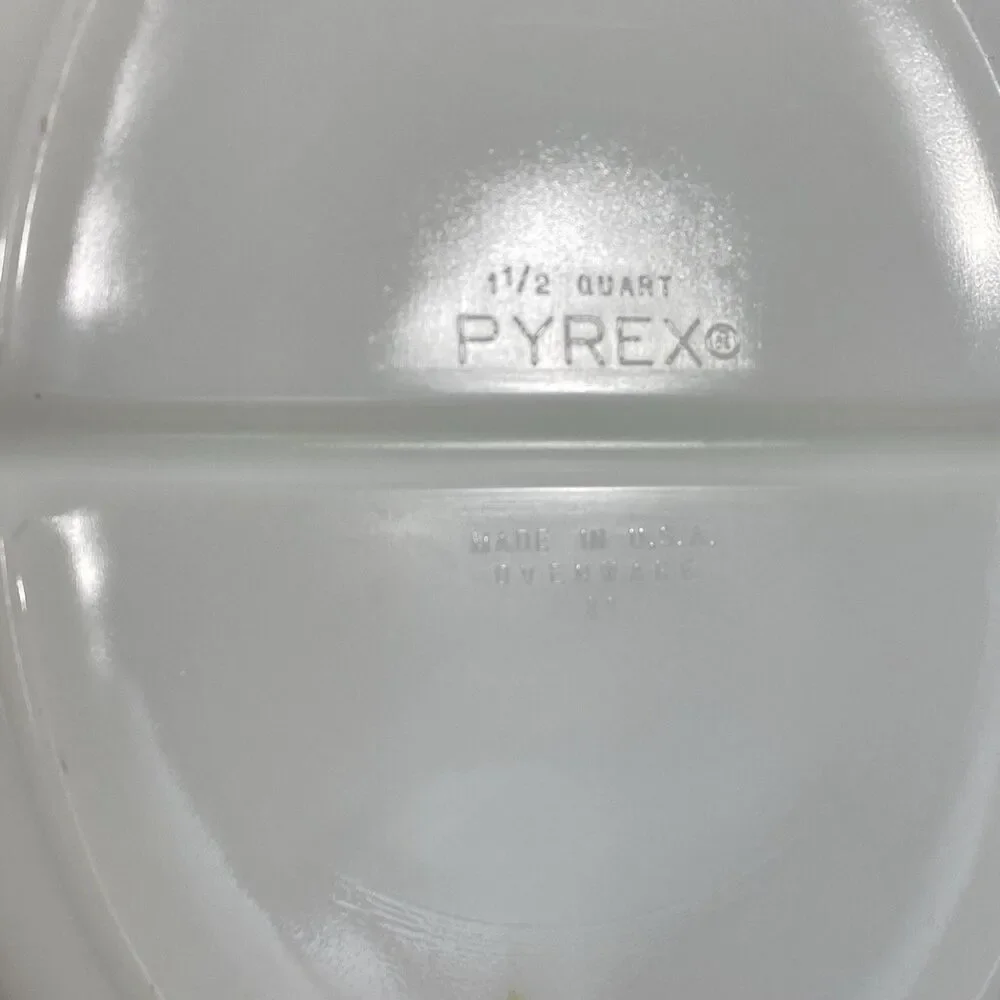 Vintage‎ Pyrex Town and Country 1.5-quart oval divided casserole dish Brown
